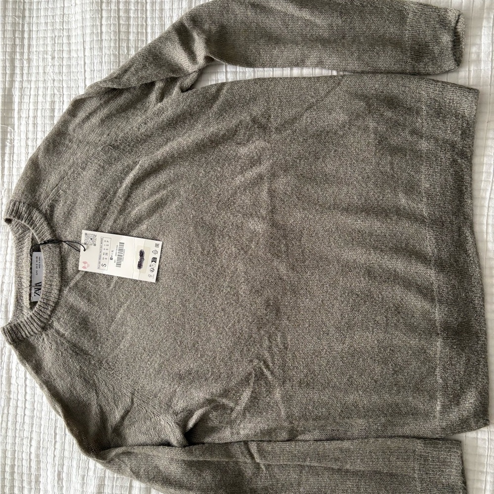 Zara Gray Crewneck Sweater with Ribbed Collar